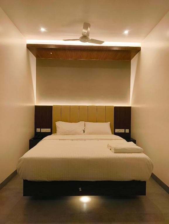 Book Your Stay at Arthana Grand Inn, Udumalpet — Direct by Call or WhatsApp